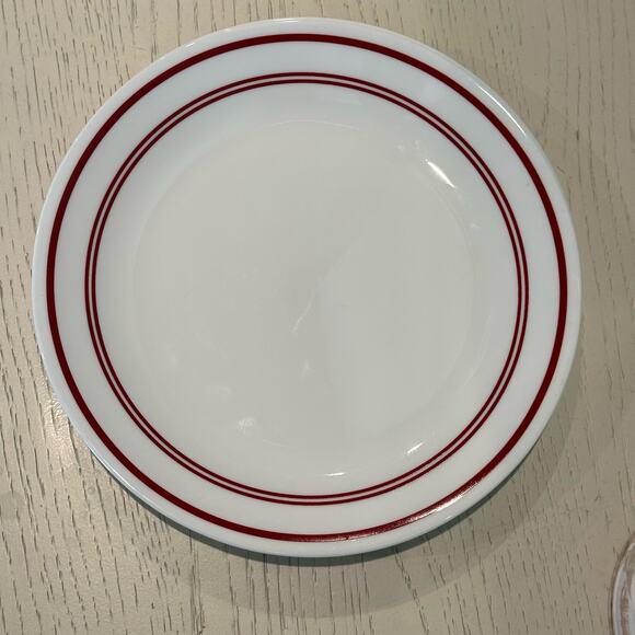 Corelle Dinner Plates Ruby Red Pattern Set of 4, 10.75 inch - Picture 3 of 6